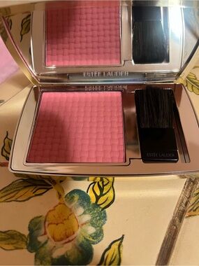 ESTEE LAUDER THE SCULPTING BLUSH PINK KISS